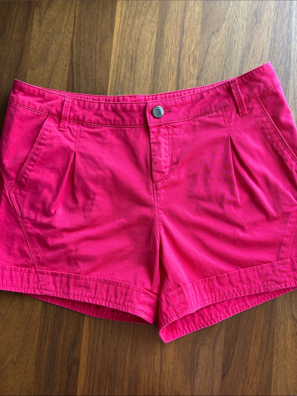 LOLË Coral Pink Shorts Size 8 in perfect condition like new